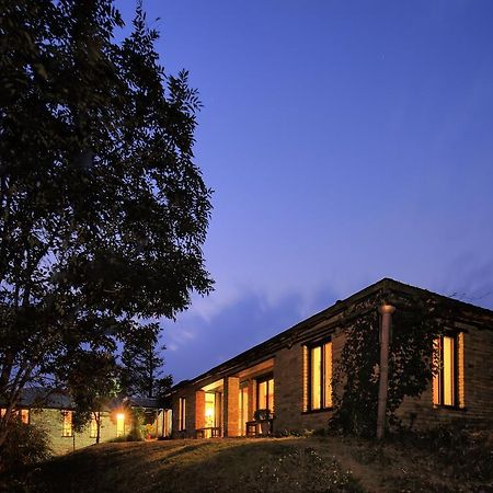Tiger Mountain Pokhara Lodge Exteriör bild