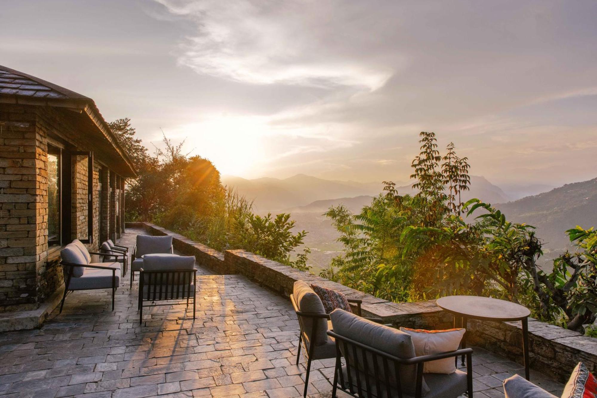 Tiger Mountain Pokhara Lodge Exteriör bild