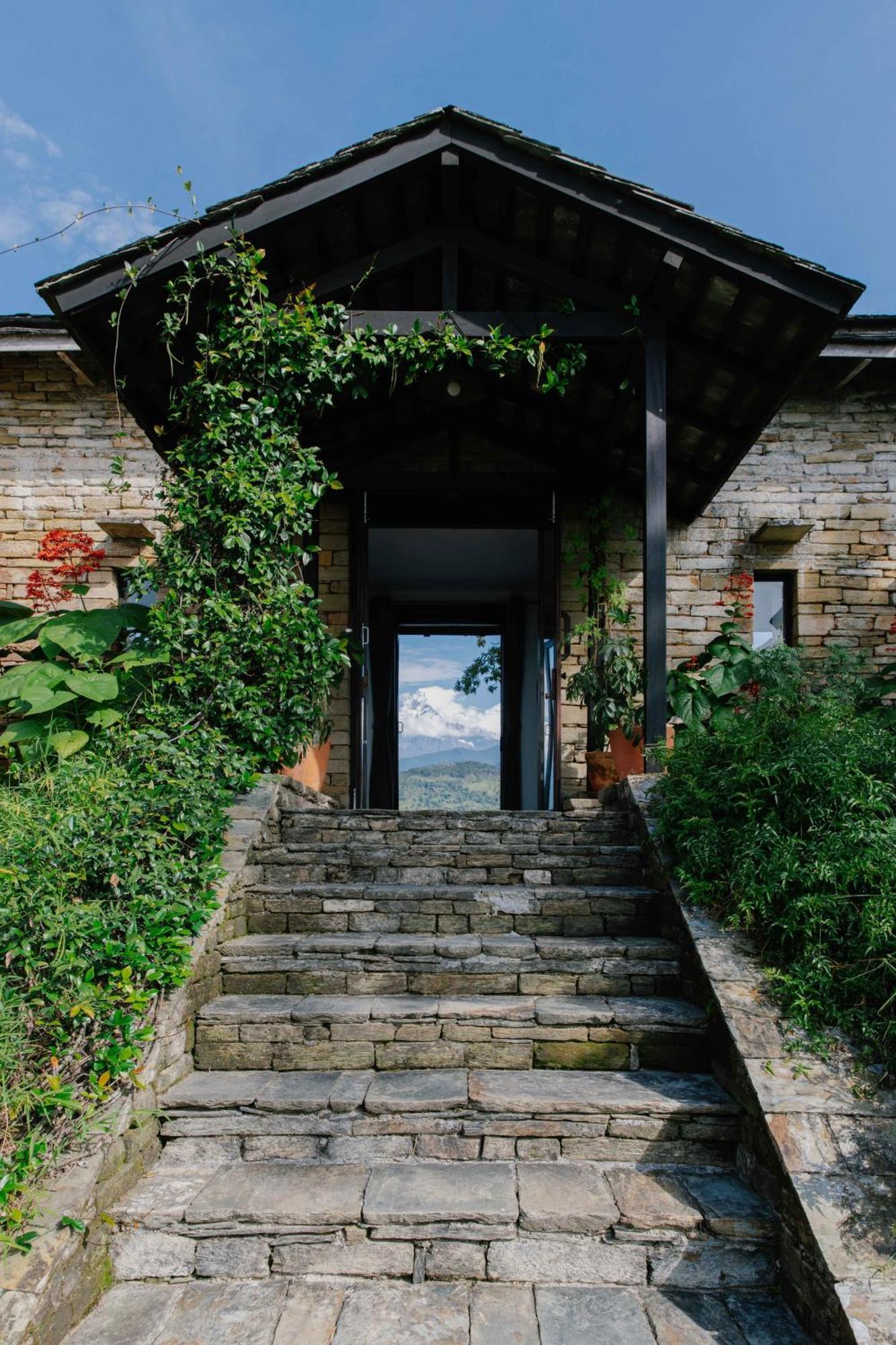 Tiger Mountain Pokhara Lodge Exteriör bild