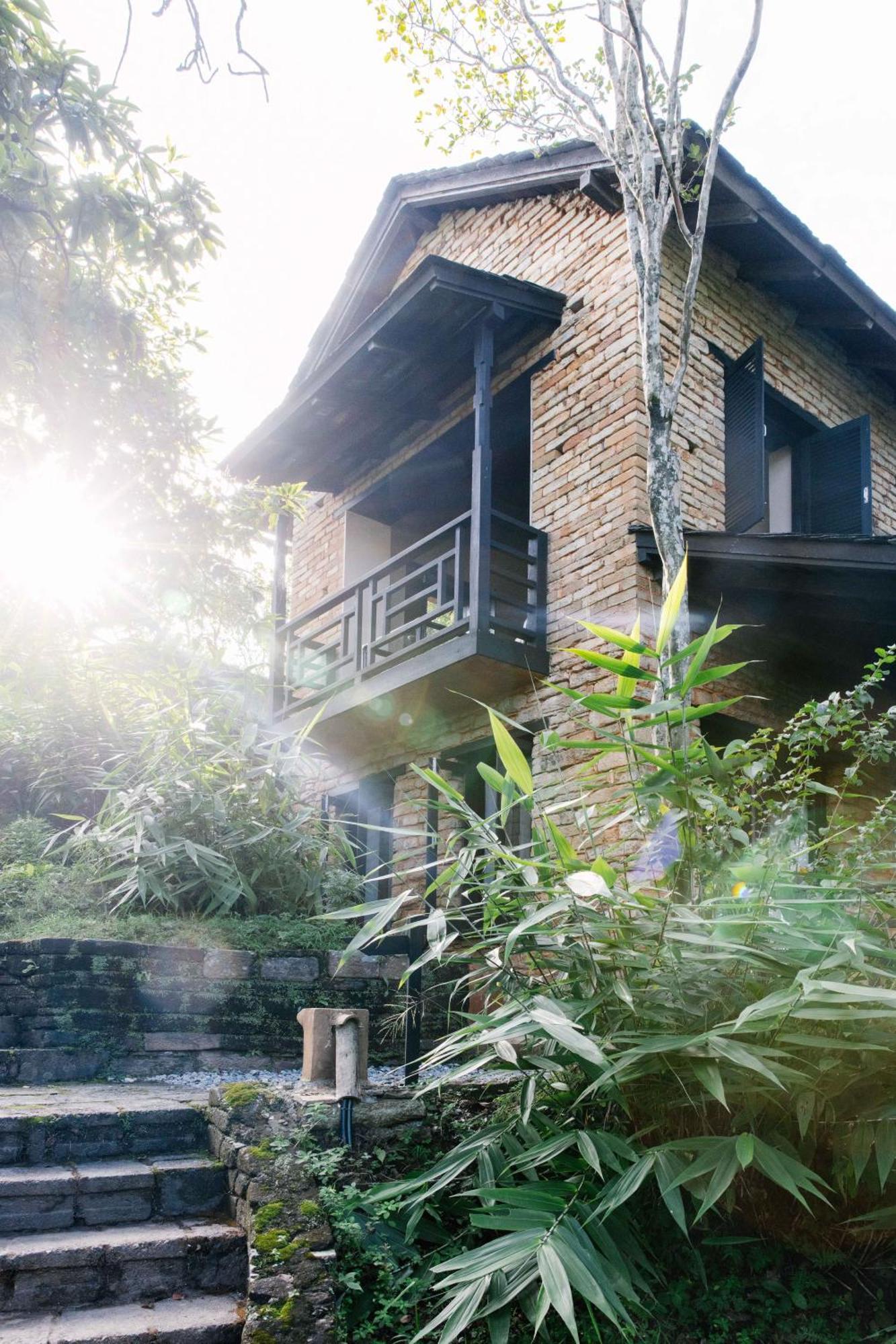 Tiger Mountain Pokhara Lodge Exteriör bild