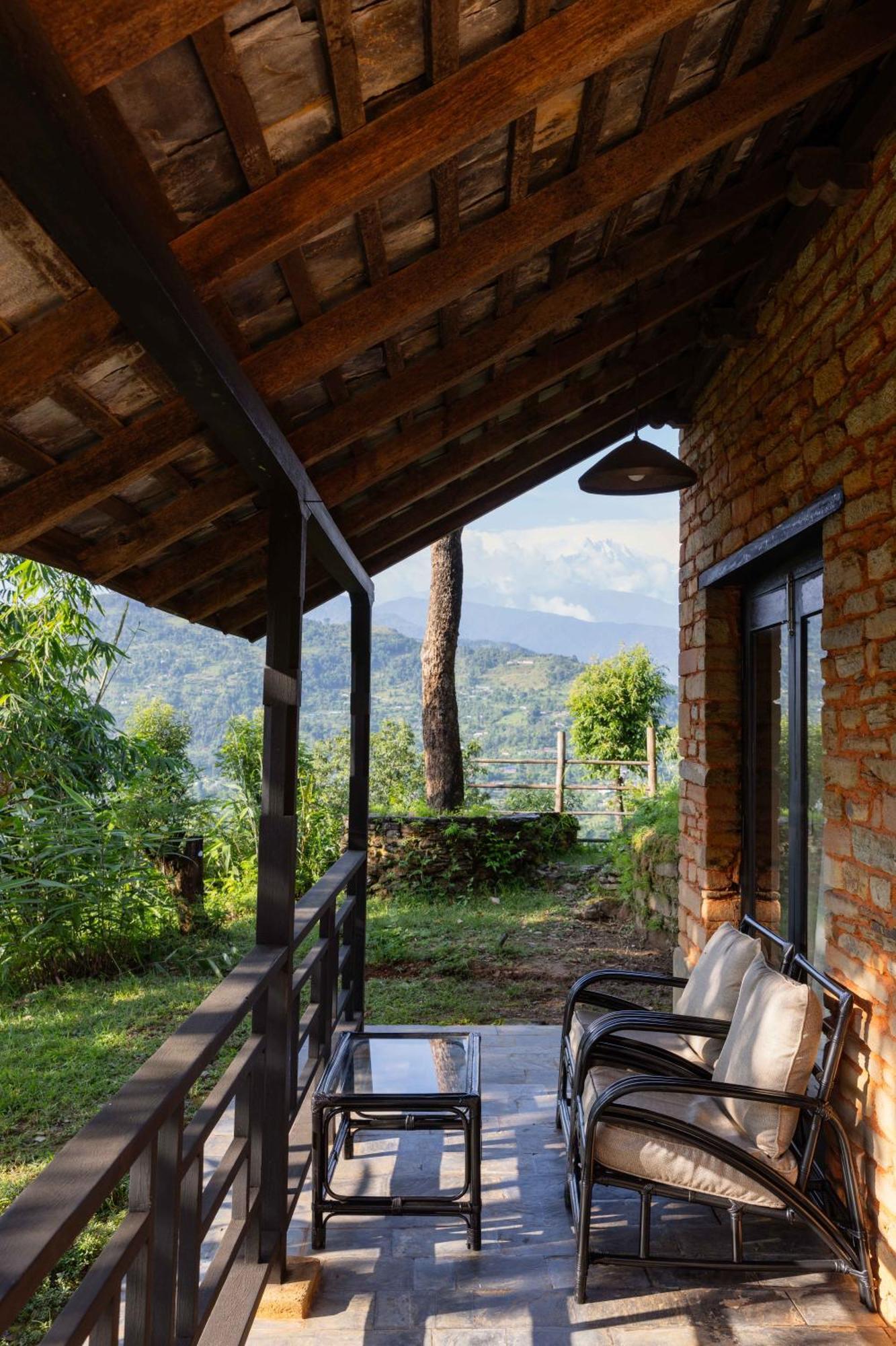 Tiger Mountain Pokhara Lodge Exteriör bild