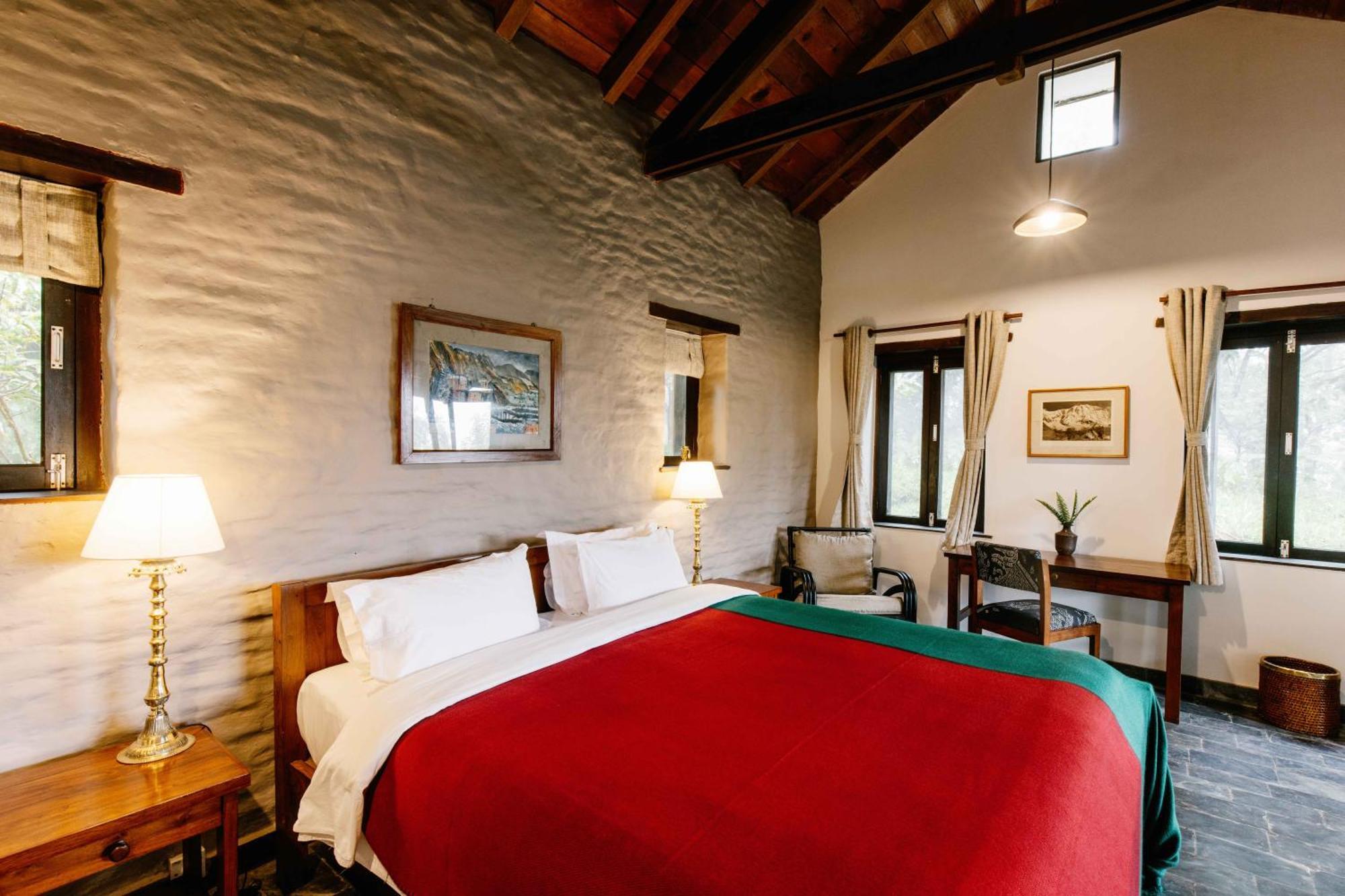Tiger Mountain Pokhara Lodge Exteriör bild
