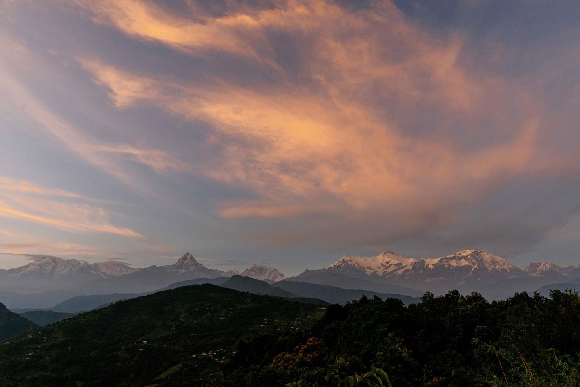 Tiger Mountain Pokhara Lodge Exteriör bild