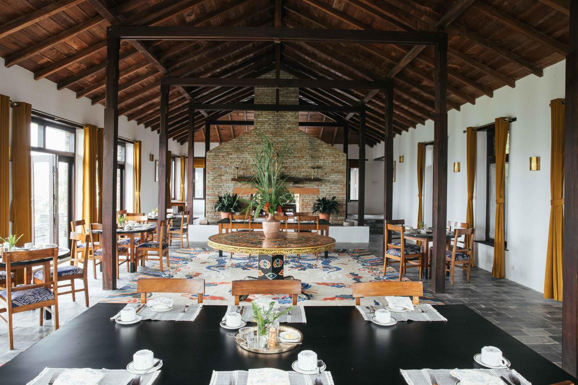 Tiger Mountain Pokhara Lodge Exteriör bild
