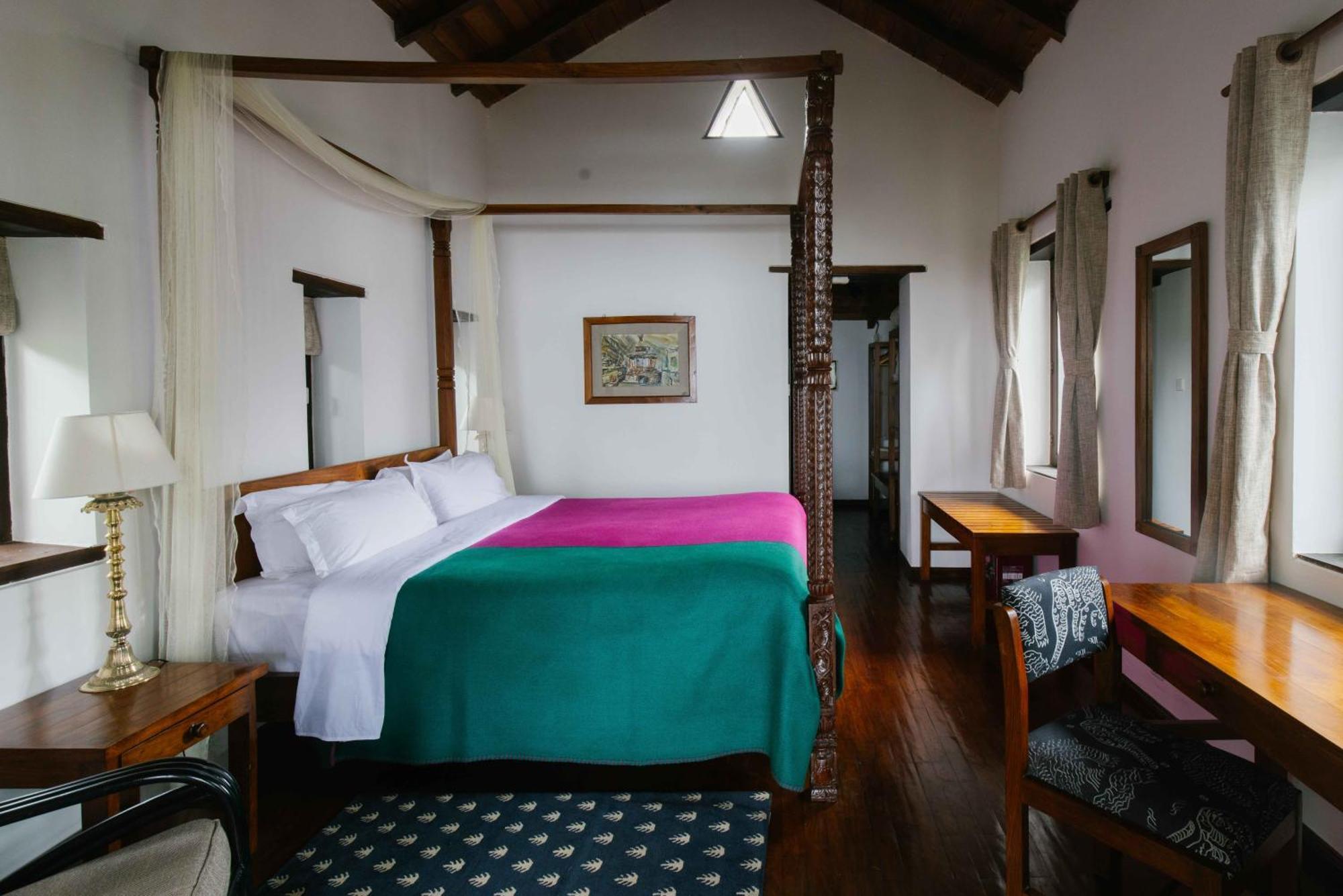 Tiger Mountain Pokhara Lodge Exteriör bild