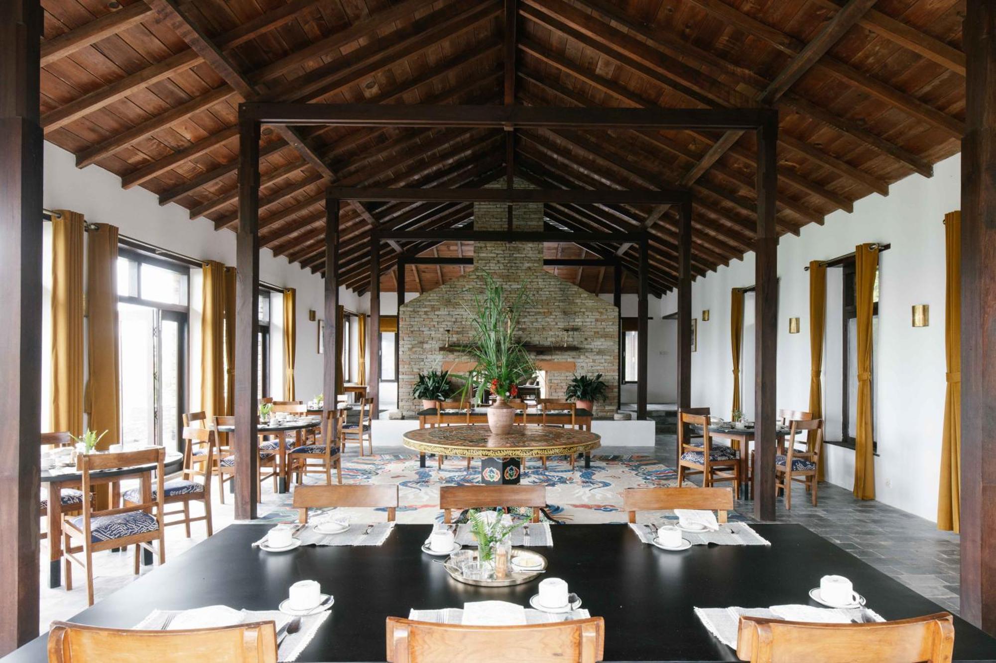 Tiger Mountain Pokhara Lodge Exteriör bild