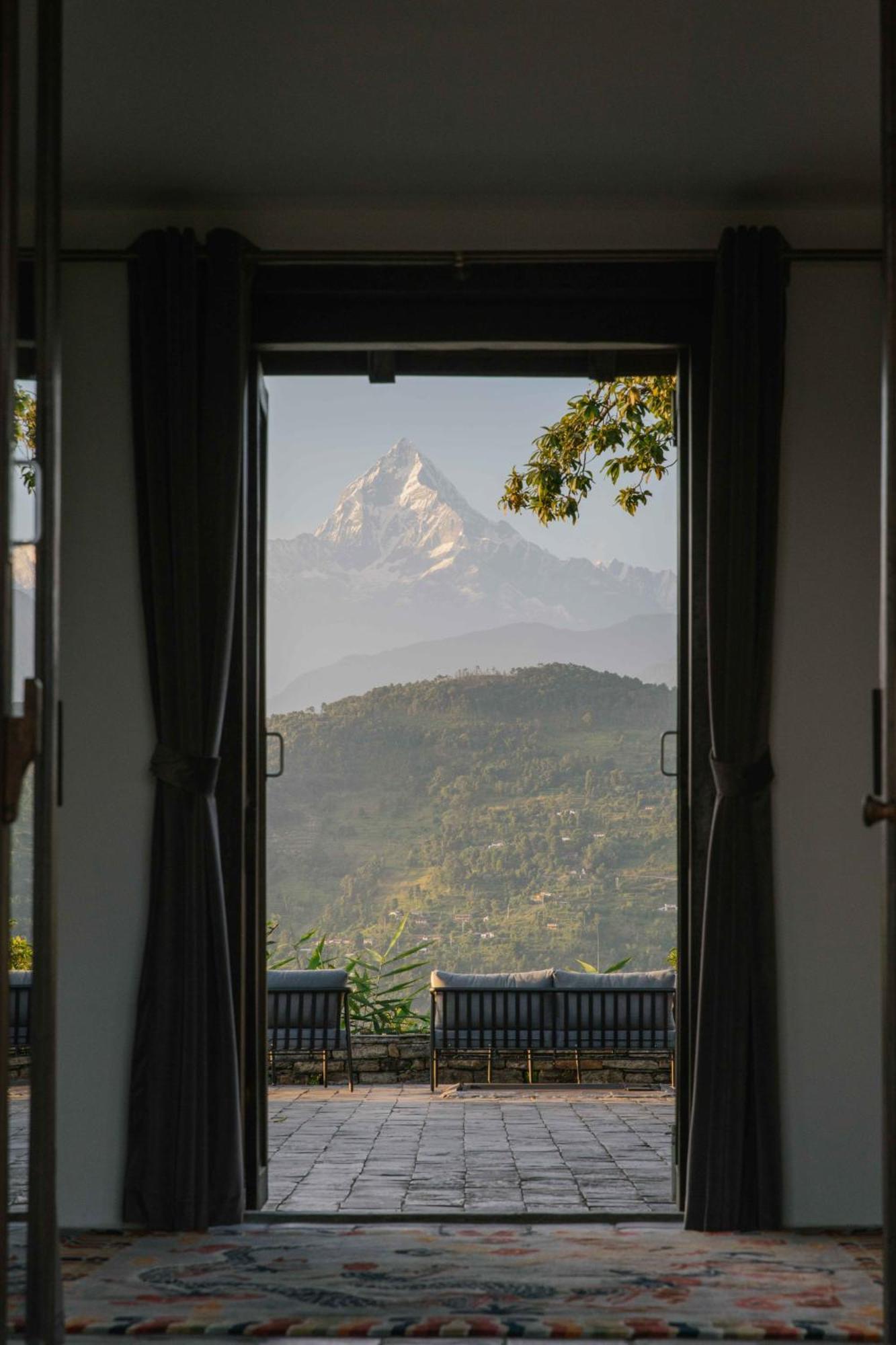 Tiger Mountain Pokhara Lodge Exteriör bild